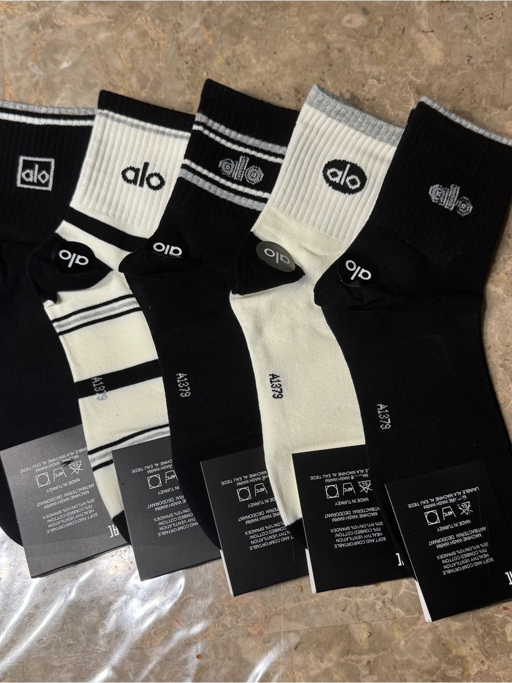 New Alo socks
New in box and with tags 
5 pairs size Medium
Unisex - Picture 7 of 8